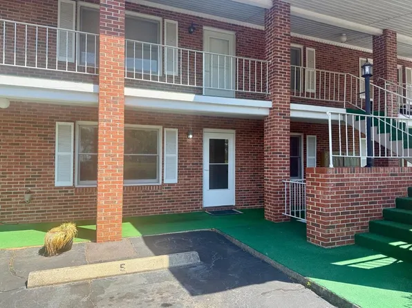 80 White Oak St APT 5, Franklin, NC 28734