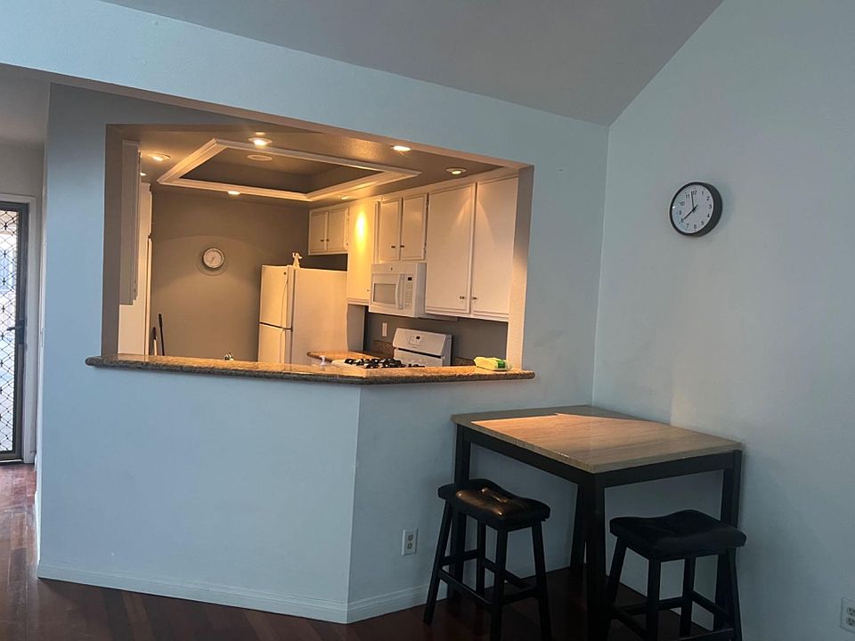 breakfast/dining area
