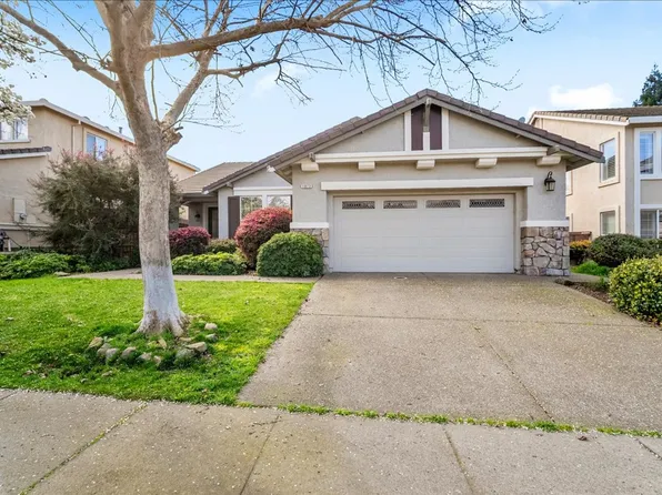 1073 Huntly Dr, Folsom, CA 95630