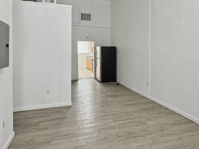 2869 38th Ave — Photo 5