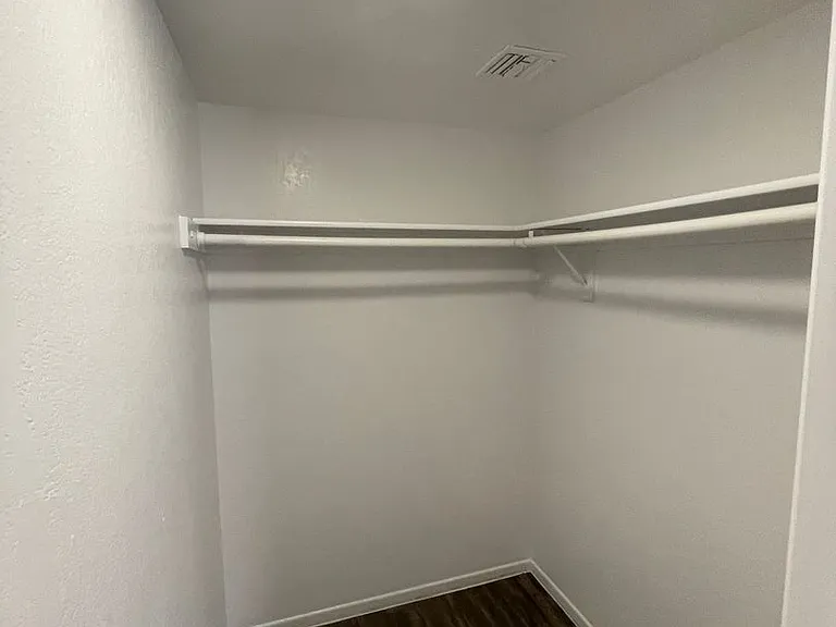 2704 E. Turney Ave — Photo 9