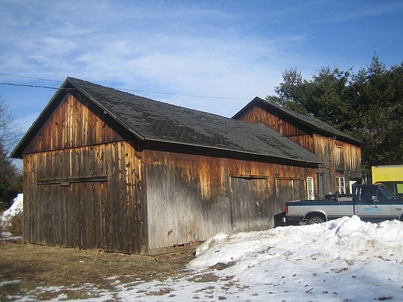 Huge Barn Included