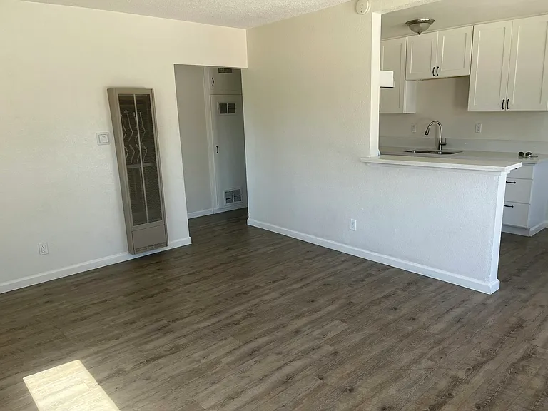 1044 Wallgreen St — Photo 20