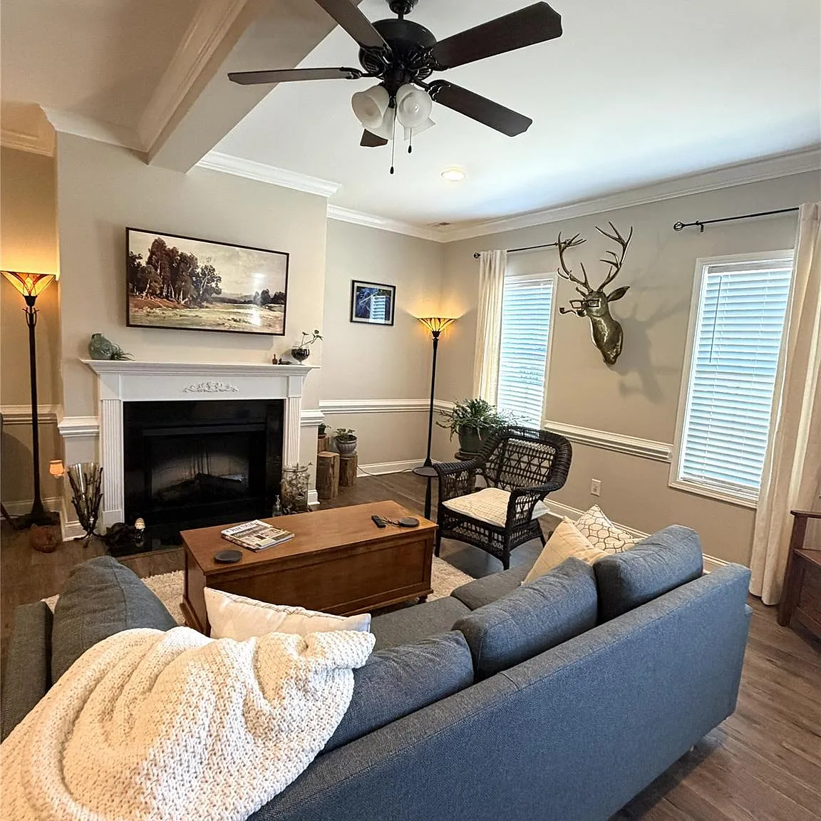 3 bed, 2.5 bath, 1710 sqft, $1,995 — Photo 2