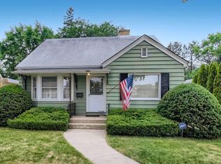 352 S Commonwealth Ave, Elgin, IL 60123