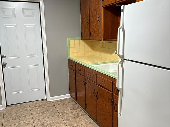 5th image of 629 Stiles Ave #0
