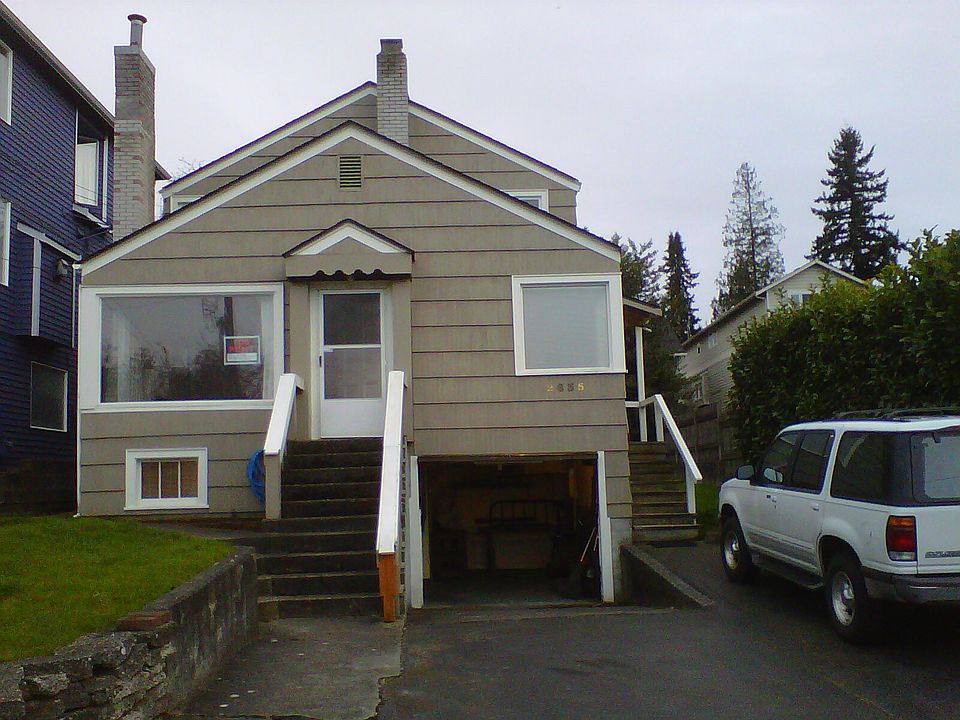 Front of the property. The upper unit is visible from this photo.