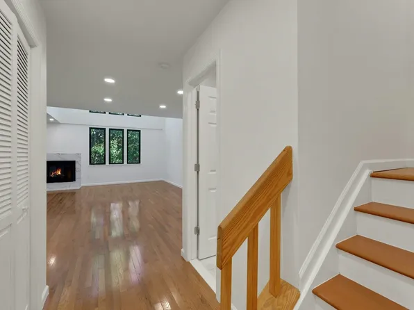 726 Mainsail Lane image 4 of 39