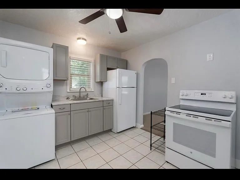 1212 E Clark St — Photo 3