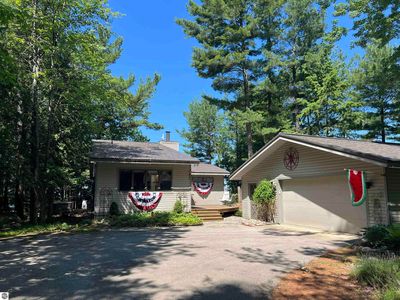 304 S Golden Beach Dr, Kewadin, MI, 49648