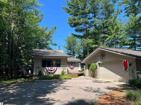 304 S Golden Beach Dr, Kewadin, MI 49648