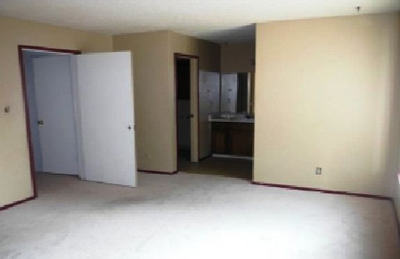 3rd image of 2039 S Akers St