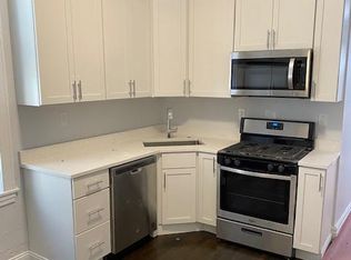 1326 W George St APT 2, Chicago, IL 60657