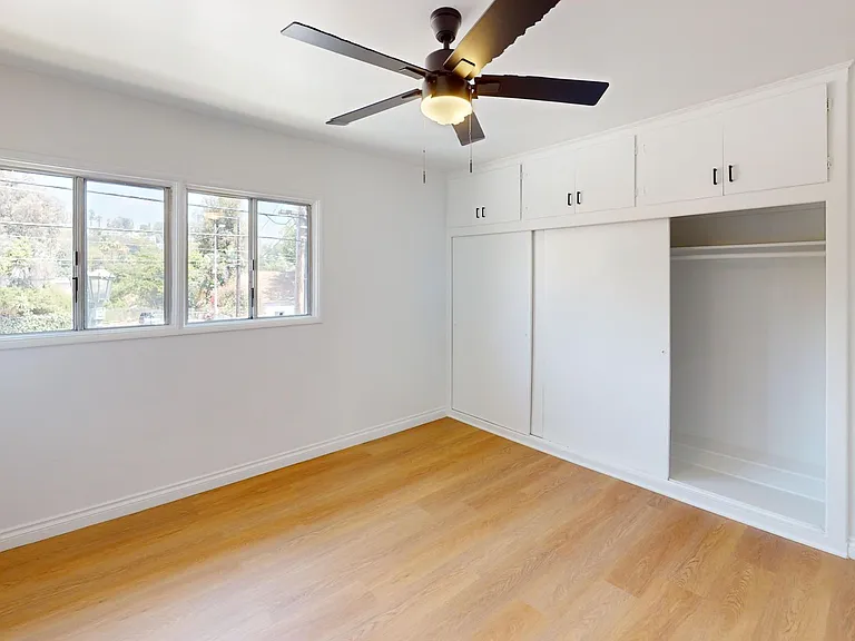 The Clair Manor Apts...Hollywood Hills...Fully Renovated...CALL NOW! — Photo 24