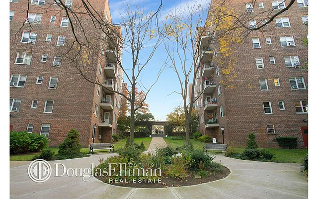 Sold by Douglas Elliman | media 21