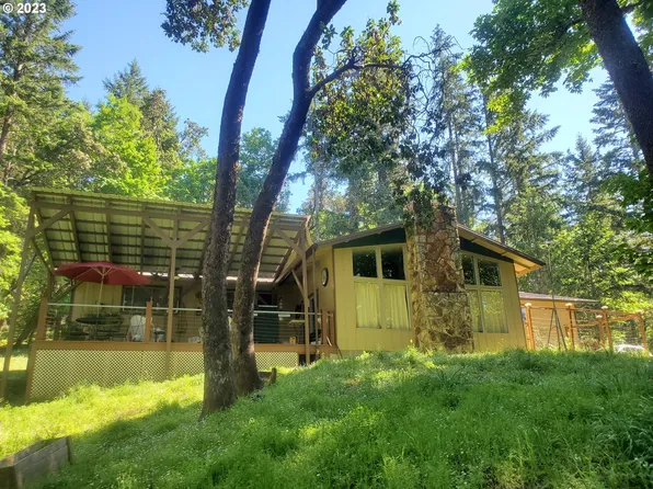 1590 San Souci Dr, Roseburg, OR 97471