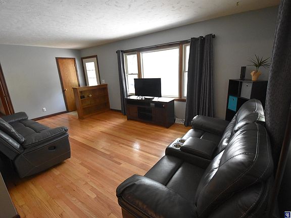 5th image of 751 W Park Dr