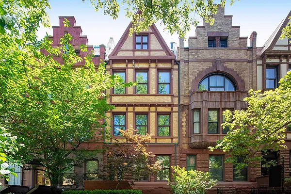 Sold by Sotheby's International Realty | media 1