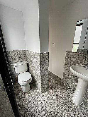 5th image of 208 E 82nd St APT 10