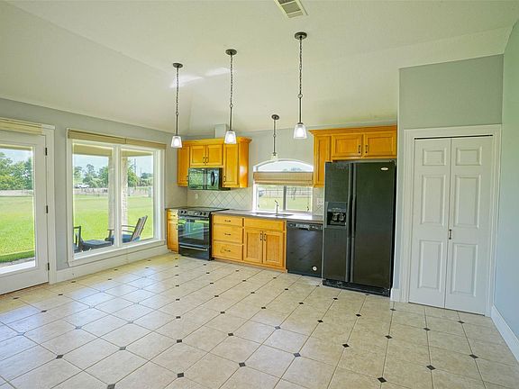 4th image of 4662 Thane Rd