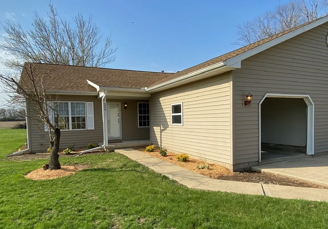 Building Photo - 209 Airport Rd #209