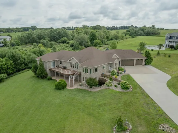 25329 182nd St, Spirit Lake, IA 51360