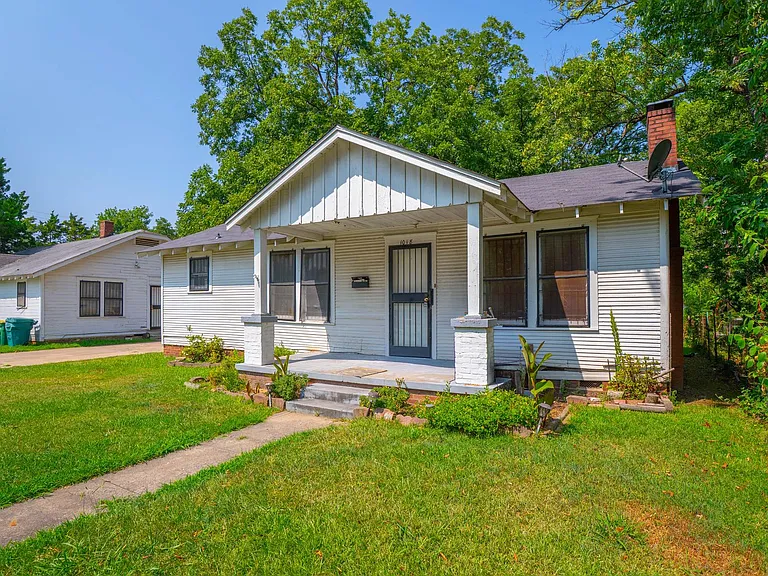 1018 Lewis St — Photo 4
