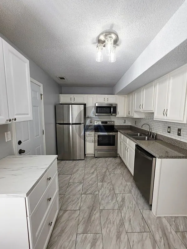 2 bed, 2.5 bath, 1320 sqft, $1,550 — Photo 4