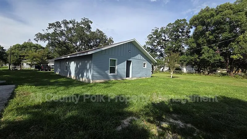 3 bed, 2.5 bath, 1848 sqft, $1,895 — Photo 3