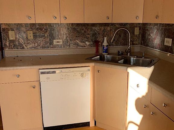 5th image of 1613 W Superior St APT 2
