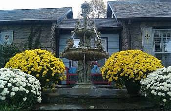 2nd image of 2915 Woodlawn Dr