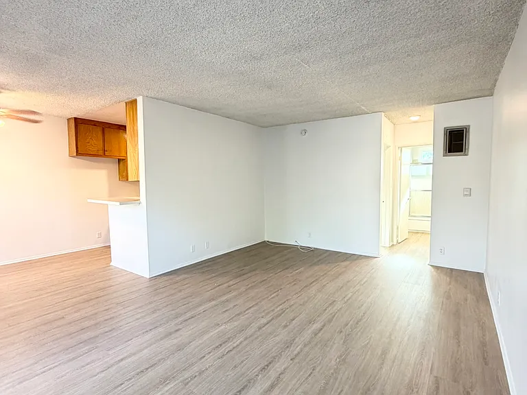 4350 Troost Ave #10 — Photo 3