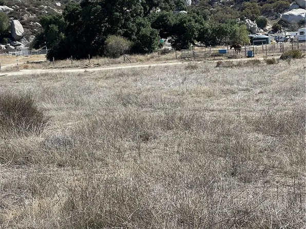 1920 Milpas Rd, Hemet, CA 92544
