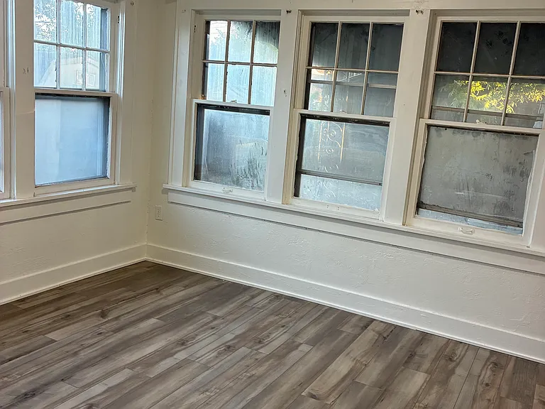 1834 N Market Ave — Photo 12