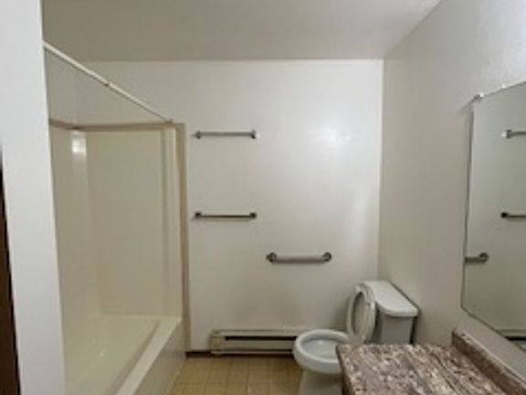 4th image of 2320-2322 Holiday Dr #2320