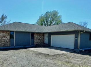 5921 SE 53rd St, Berryton, KS 66409
