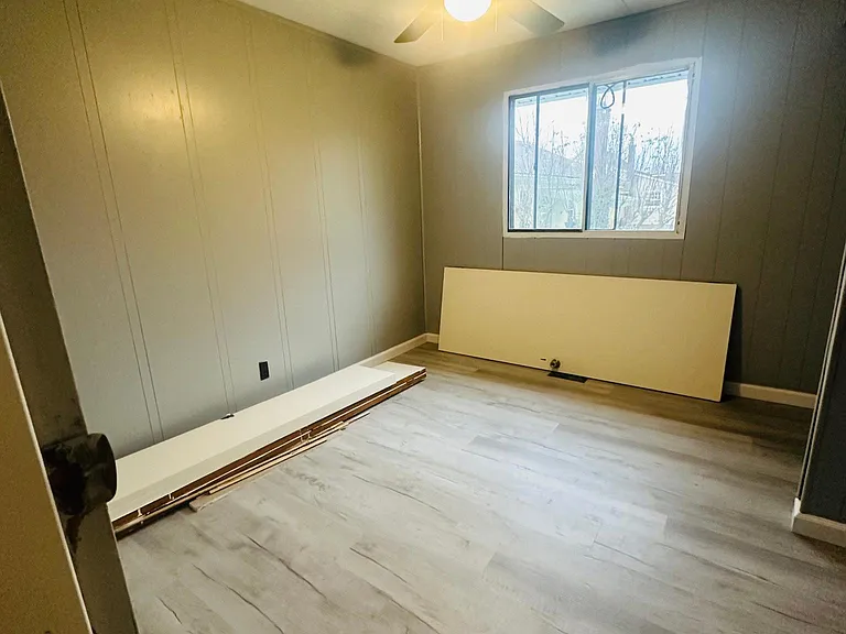 204 Phillips St — Photo 13