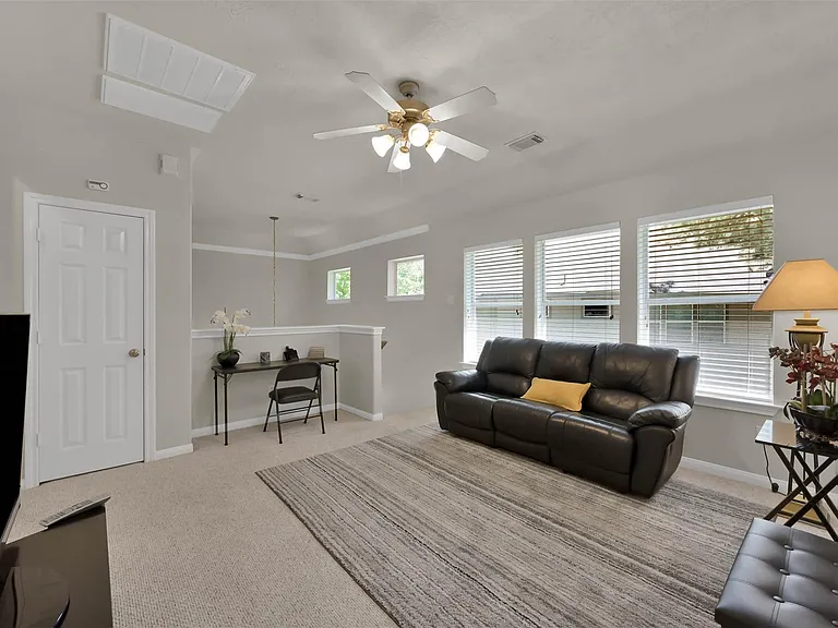 15 Aquiline Oaks Pl — Photo 27