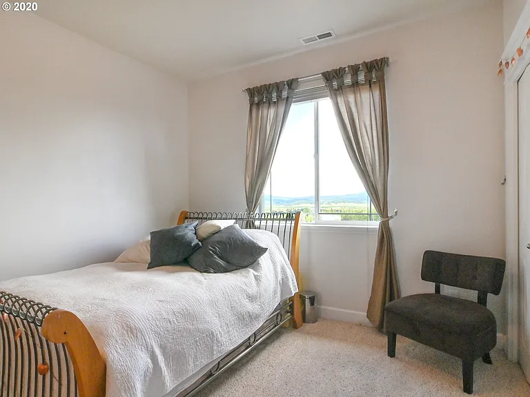 795 Queens Ave — Photo 3