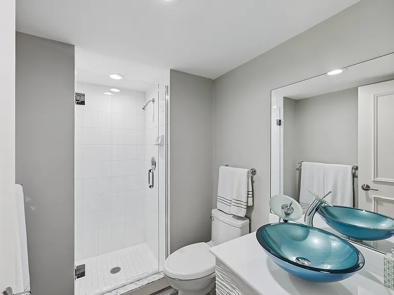 8111 Bay Colony Dr #204 — Photo 29
