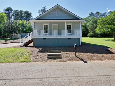 208 Aiken St, Central, SC, 29630