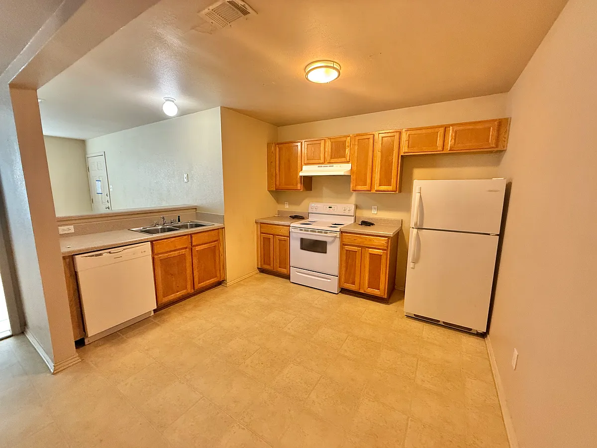 Building Photo - 415 E 4th Ave #B