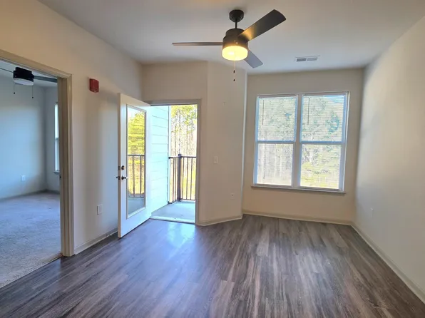 2324 Gathering Square Ct, Fuquay Varina, NC 27526