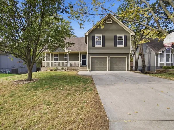 911 E Oakview St, Olathe, KS 66061