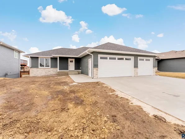 6629 E 49th St, Sioux Falls, SD 57110