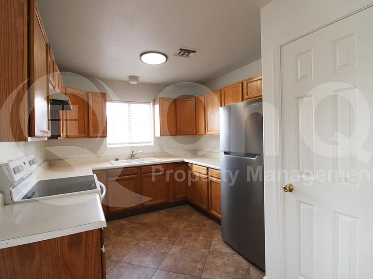 144 W Lincoln Ave — Photo 4