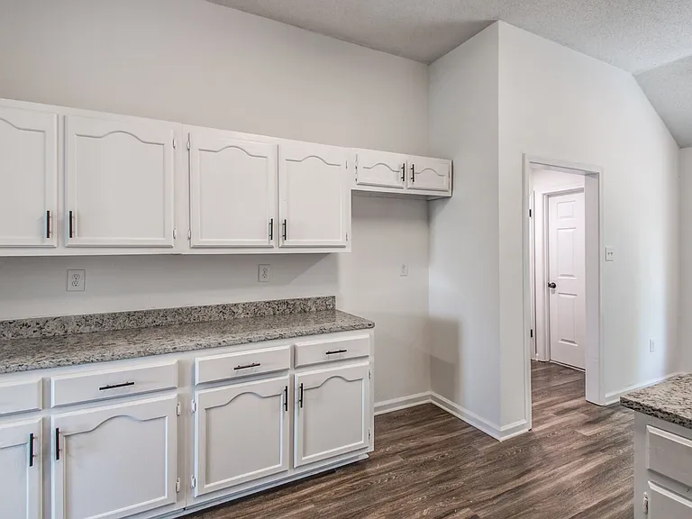 5624 Annandale Dr — Photo 22