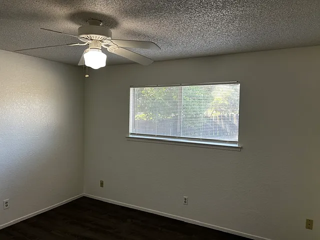 1107 W Athens Ave — Photo 12
