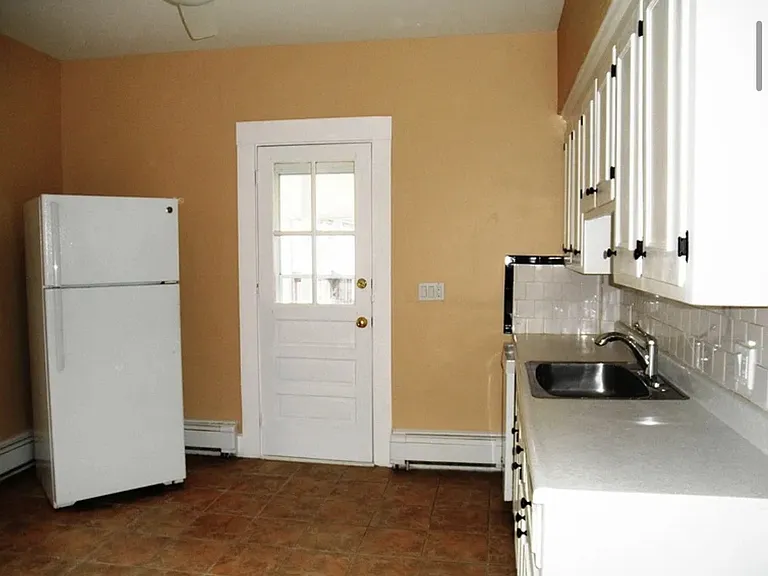 129B Brown St #129B — Photo 7
