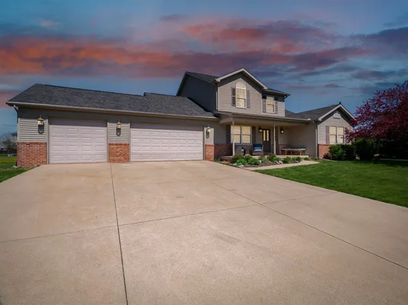 112 Marsh Hawk Dr, Le Roy, IL 61752